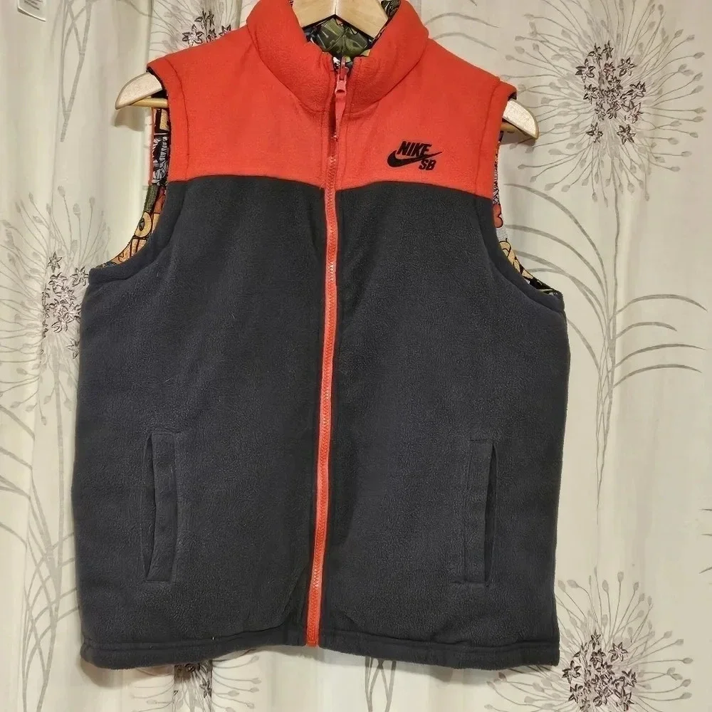 Nike SB Youth Skate Board Reversible Fleece Vest Graphic Red Grey Youth Lg